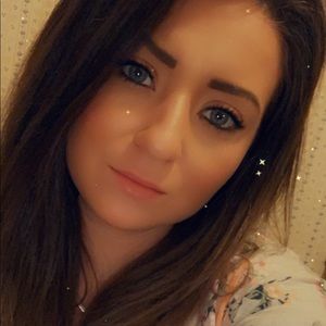 Meet your Posher, Courtney